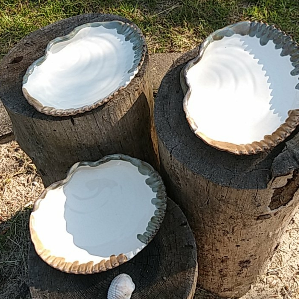 Abigail's Clamshell Dinnerware set of 3 plates